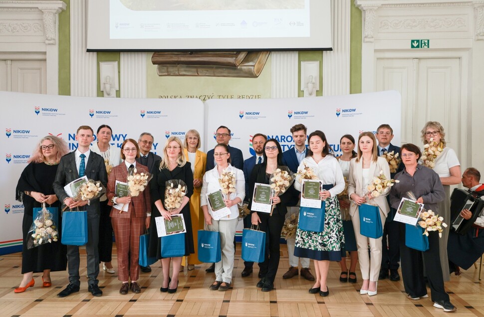 zdjęcie grupowe uczestników konkursu