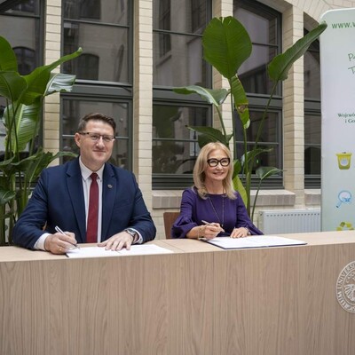 zdjęcie wykonane podczas podpisania