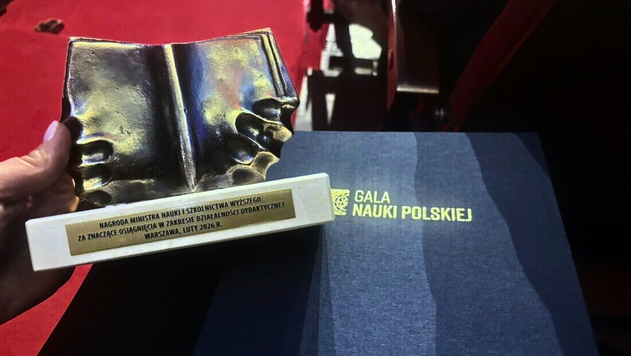 statuetka oraz dyplom