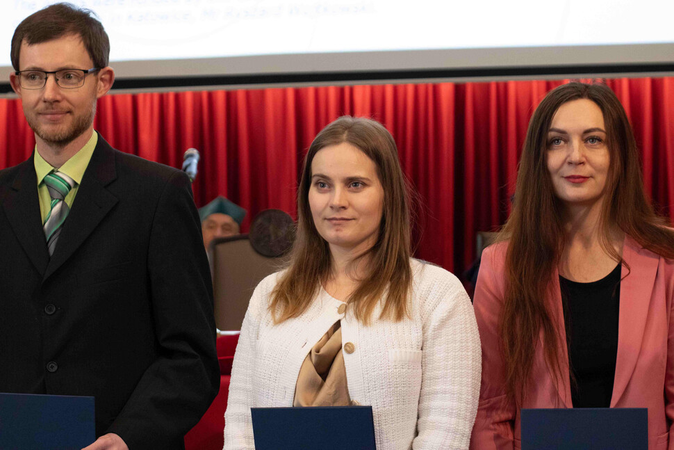 dr Irena Żurawska-Bartosik wśród innych laureatów nagrody.