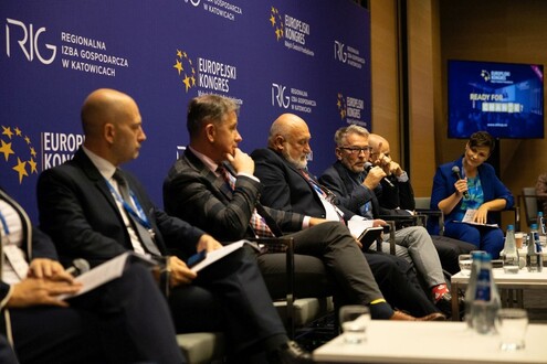 zdjęcie panelistów kongresu