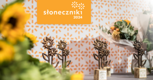 grafika ze statuetkami 