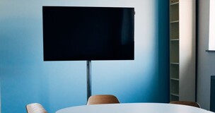 Obsługa interaktywnych monitorów dotykowych w salach dydaktycznych - foto