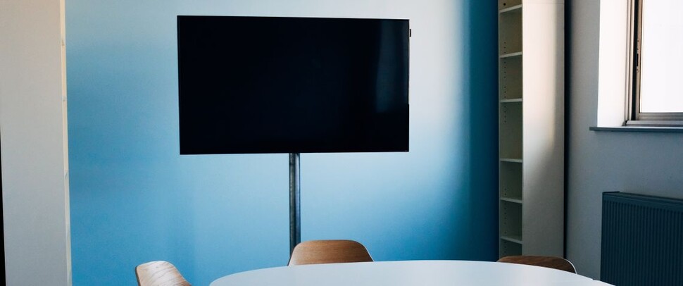 Obsługa interaktywnych monitorów dotykowych w salach dydaktycznych - foto