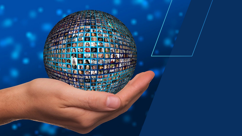 grafika ozdobna - kula ziemska na dłoni