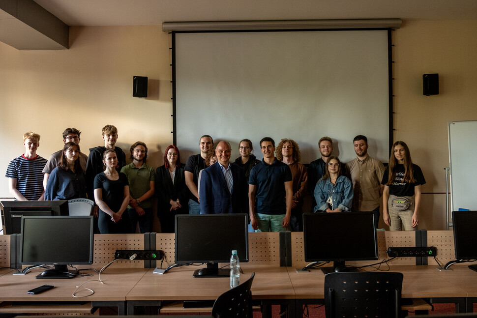 zdjęcie grupowe uczestników spotkania