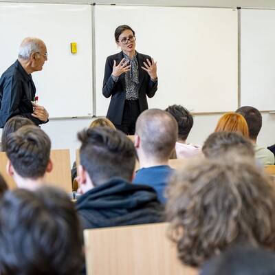 dr hab. Julia Włodarczyk, prof. UE z prof. Starkiem