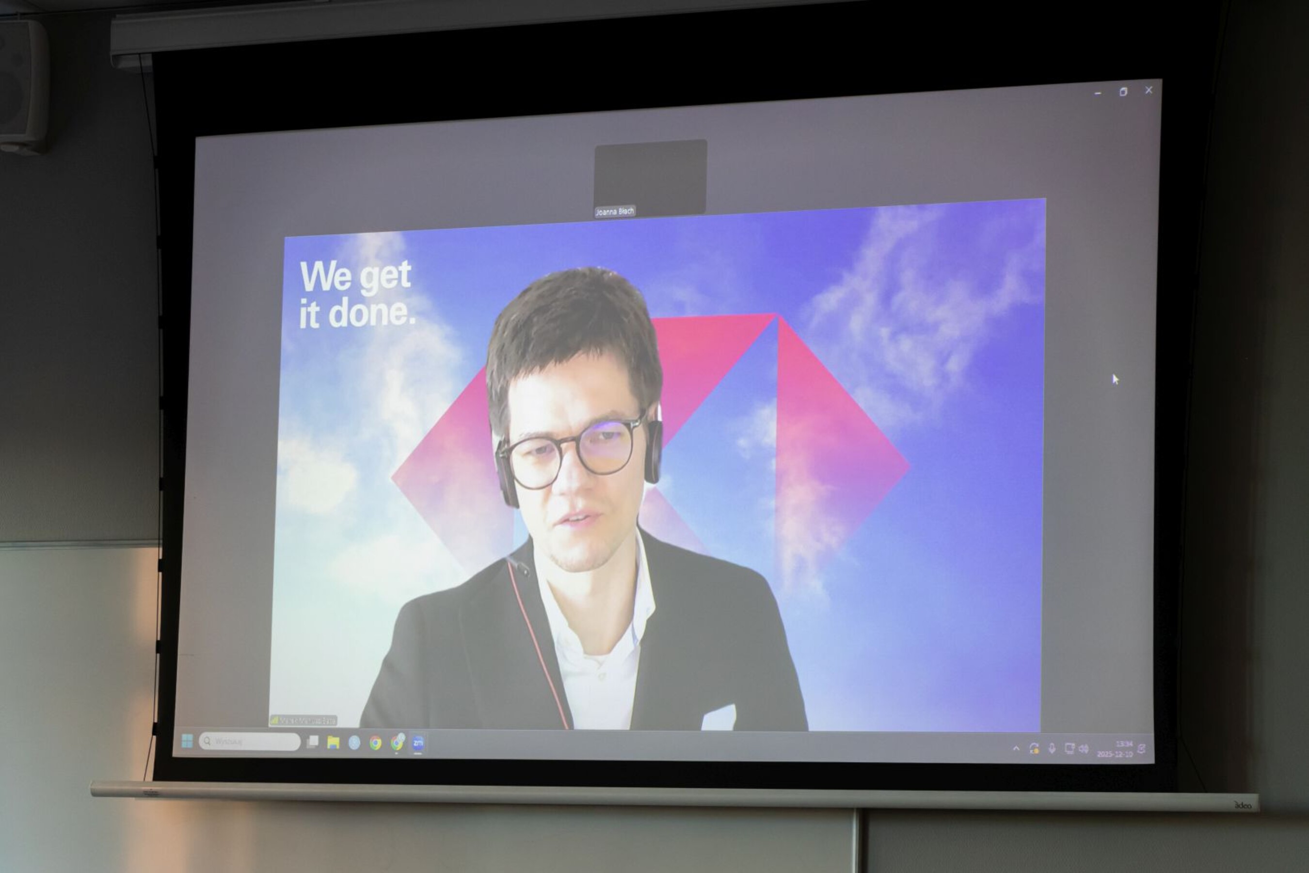 10 12 2025 vis a vis  3 