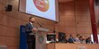 prof. Smyczek witający gości i uczestników, w tle paneliści