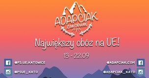 Kolorowa grafika promująca obóz integracyjny „Adapciak Zakopane” organizowany dla studentów Uniwersytetu Ekonomicznego w Katowicach. Tło w odcieniach zachodu słońca – od pomarańczowego po fioletowy – z sylwetką gór na dole. W centralnej części widnieje logo „ADAPCIAK Zakopane” z motywem górskich szczytów i strzałek, a poniżej hasło „Największy obóz na UE!” oraz daty wydarzenia: 13–22.09. W rogach umieszczono ikony Facebooka i Instagrama wraz z nazwami profili organizatorów.