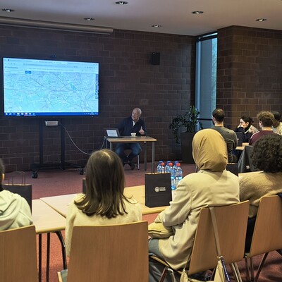 Prof. Heffner podczas wykładu.