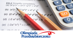 kartka z zadaniami matematycznymi, po prawej stronie kawałek kalkulatora, na środku dwa ołówki, na dole w środkowej części logo Olimpiady Przedsiębiorczości