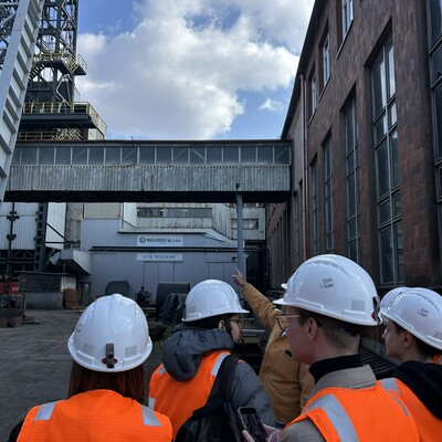 Zdjęcie grupy studentów podczas wizyty studyjnej 