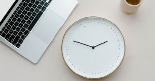 kawałek laptopa, zegar