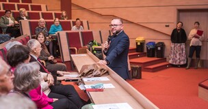 Prorektor prof. Wolny witający uczestników