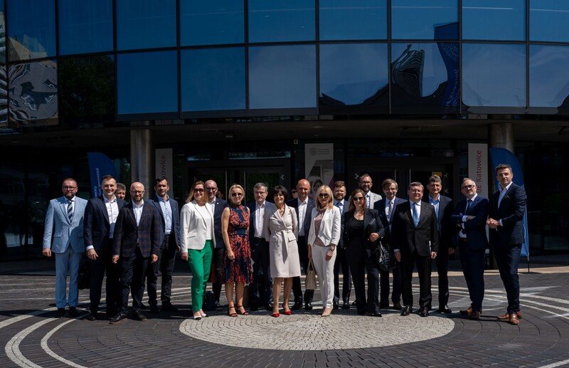 zdjęcie grupowe uczestników panelu