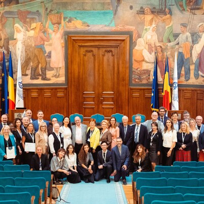 zdjęcie wykonane podczas wręczania akredytacji