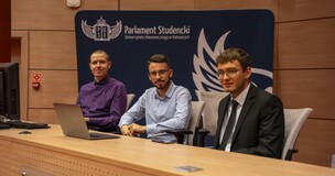 studenci z parlamentu studenckiego