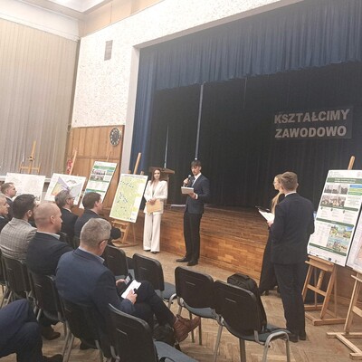 Studenci Uniwersytetu Ekonomicznego w Katowicach podczas prezentacji swoich prac