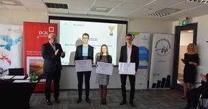 Studenci na konkursie FINSIM