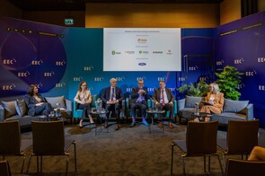 uczestnicy debaty moderowanej przez JM Rektor prof. Olszak