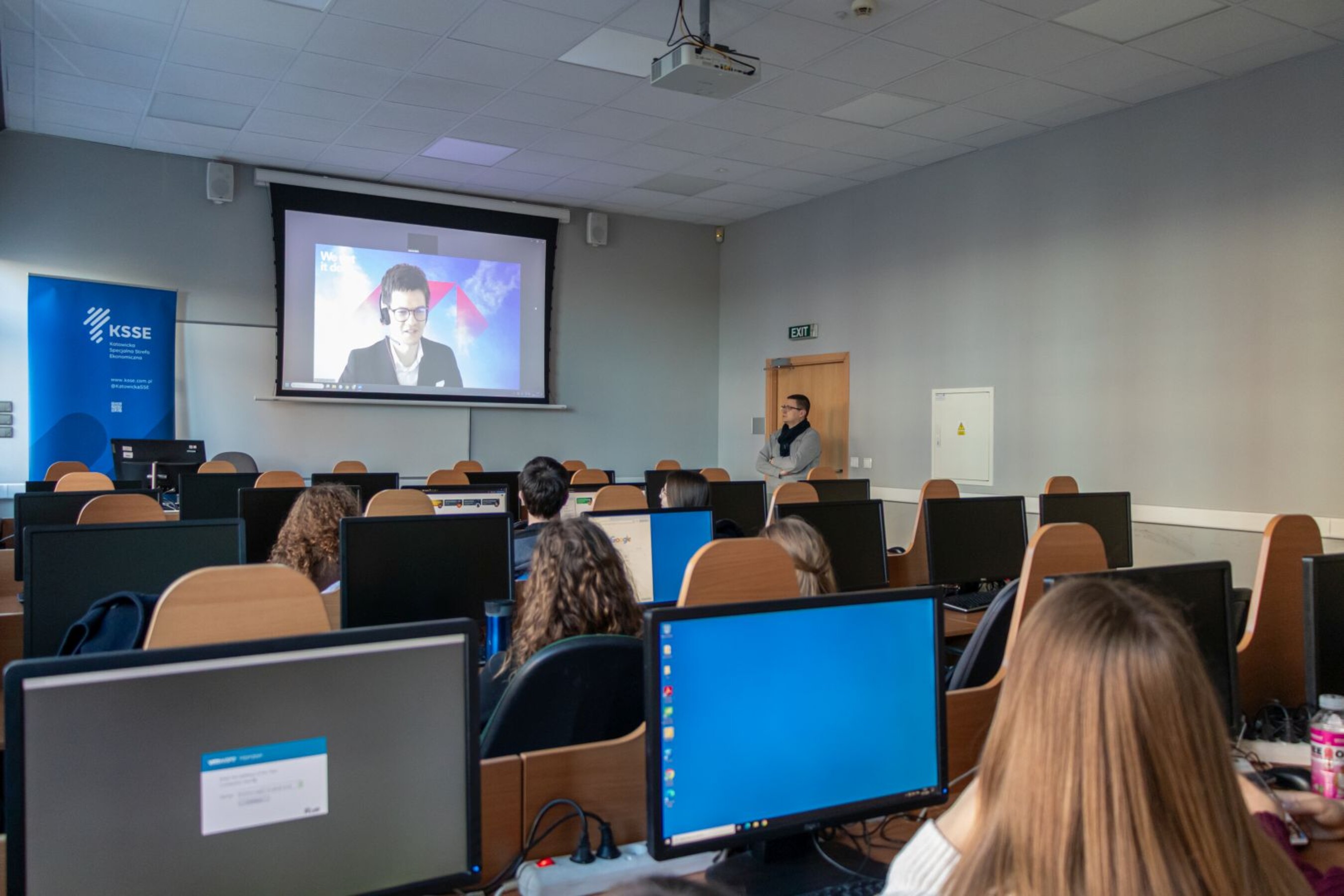 10 12 2025 vis a vis  1 