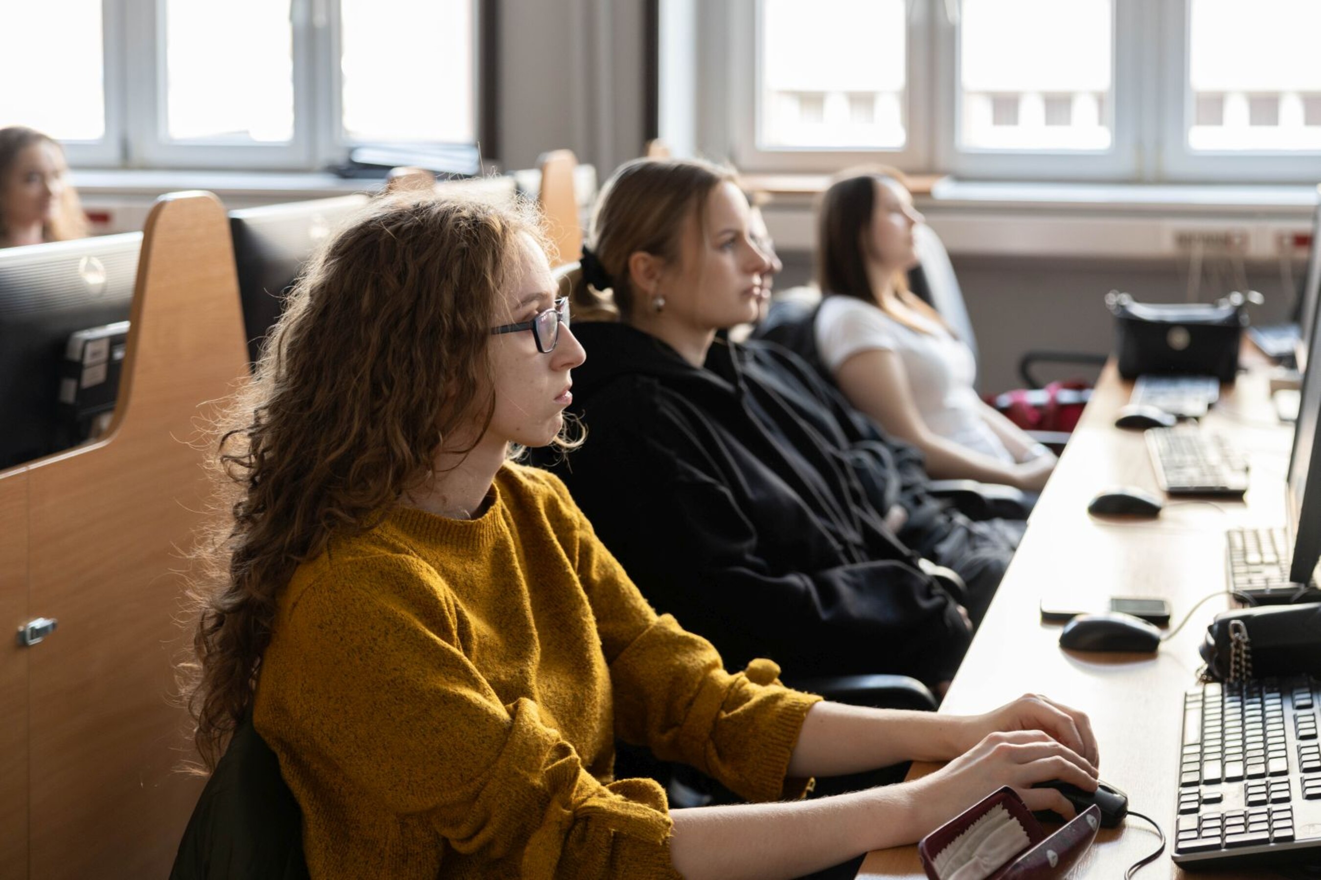 17 12 2025 vis a vis  4 