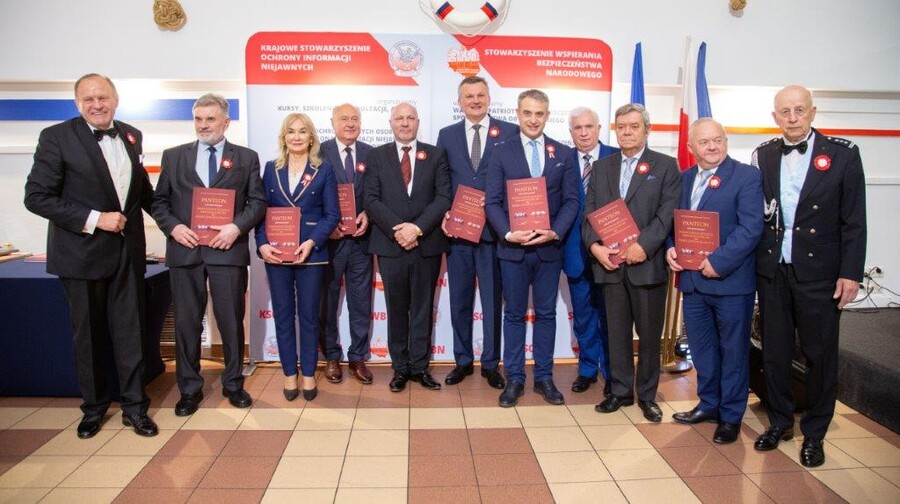 zdjęcie grupowe wraz z JM Rektor