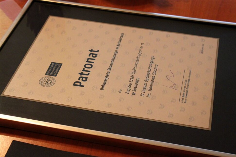 Podpisanie umowy z IV LO im. Staszica w Sosnowcu