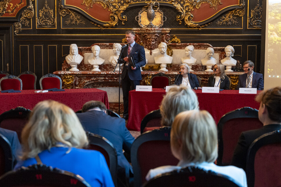 dr Marcin Kraśniewski welcome members of meeting