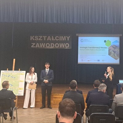 Studenci Uniwersytetu Ekonomicznego w Katowicach podczas prezentacji swoich prac