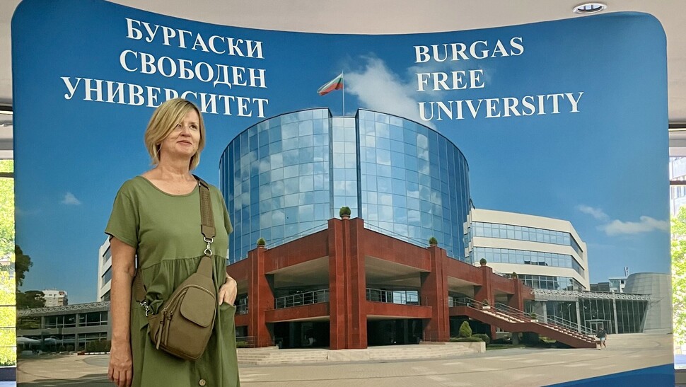 prof. Pawlas na ściance uniwersytetu 