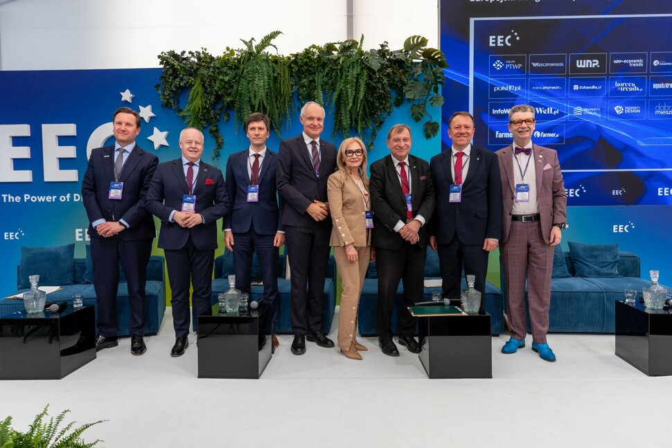 zdjęcie grupowe panelistów