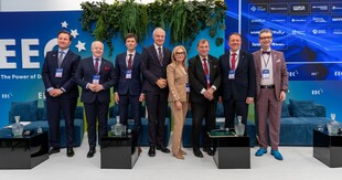 zdjęcie grupowe panelistów