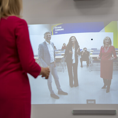 zdjęcie wykonane podczas odsłonięcia teleportera 