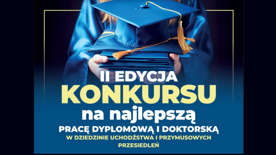 Studentka w uroczystym stroju 