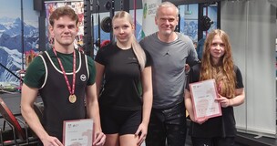 zwycięzcy z trenerem