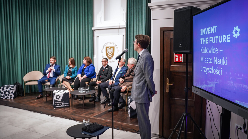 Zdjęcie uczestników panelu podczas wydarzenia