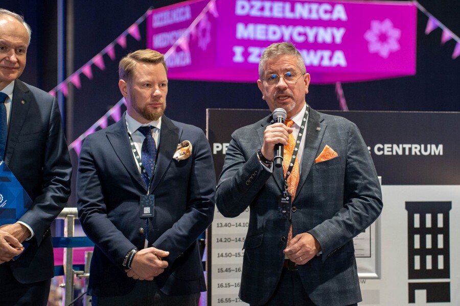 zdjęcie uczestników Briefingu prasowego