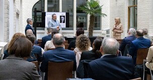 JM Rektor prof. Celina Olszak oraz prof. dr hab. Eugeniusz Gatnar przed publicznością