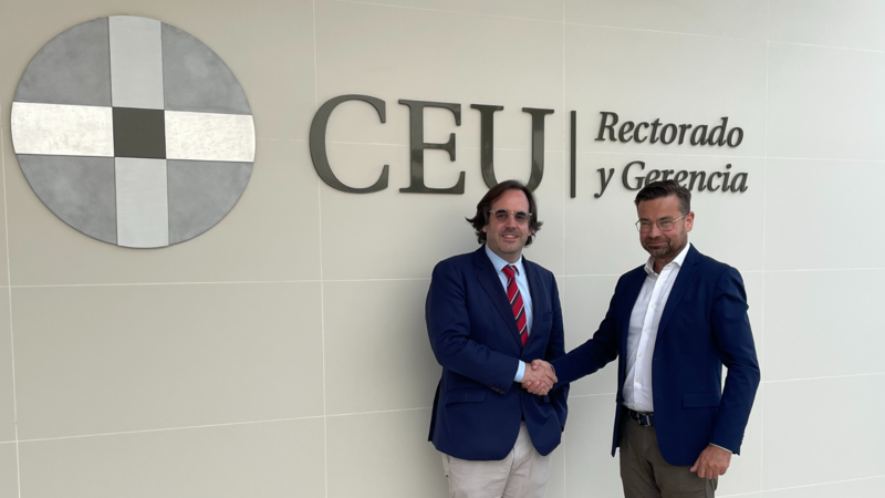 Prof. dr hab. Sławomir Smyczek oraz prof. Alvaro Anton prorektorowi ds. internacjonalizacji w Universidad CEU Cardenal Hererra 