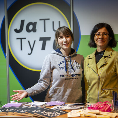 dr Majorek-Gdula i dr Dubiel przy stoisku.