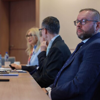 zdjęcie wykonane podczas wizyty oceniającej proces odnowienia wyróżnienia HR Excellence in Research (HRS4R)