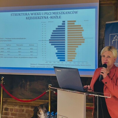 Prof. Szafranek-Stefaniuk wygłaszająca referat.