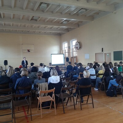 Uczniowie odwiedzanego liceum 