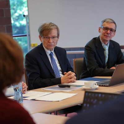 zdjęcie wykonane podczas wizyty oceniającej proces odnowienia wyróżnienia HR Excellence in Research (HRS4R)