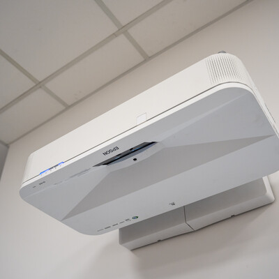 zdjęcie wykonane podczas odsłonięcia teleportera 