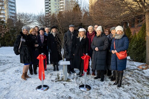 Odsłonięcie tablicy DHC w Alei Dębów