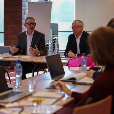 zdjęcie wykonane podczas wizyty oceniającej proces odnowienia wyróżnienia HR Excellence in Research (HRS4R)
