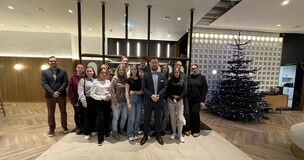 zdjęcie grupowe studentów